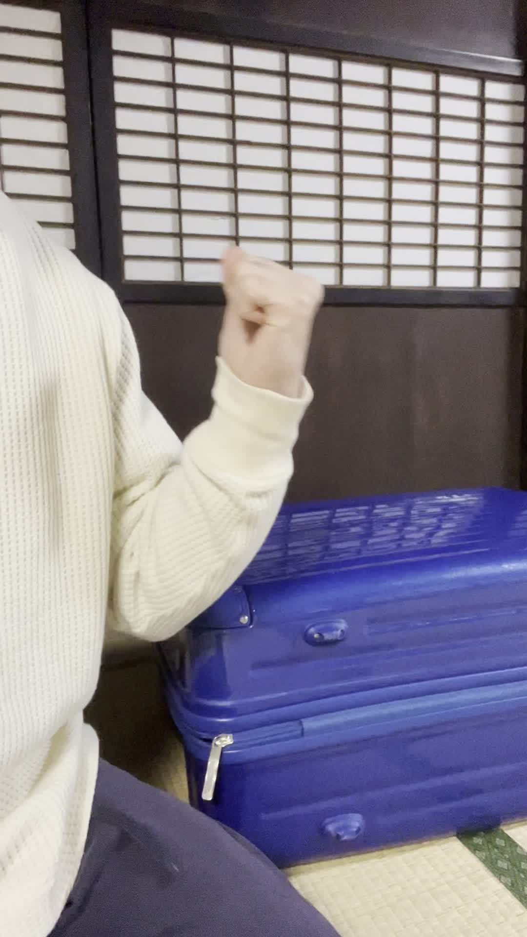 準備できたーとグッドポーズをしている手元