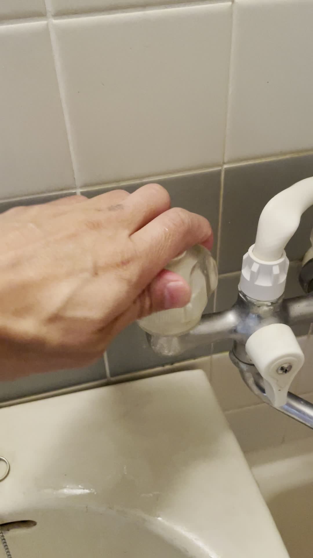 お風呂のお湯を出す手元