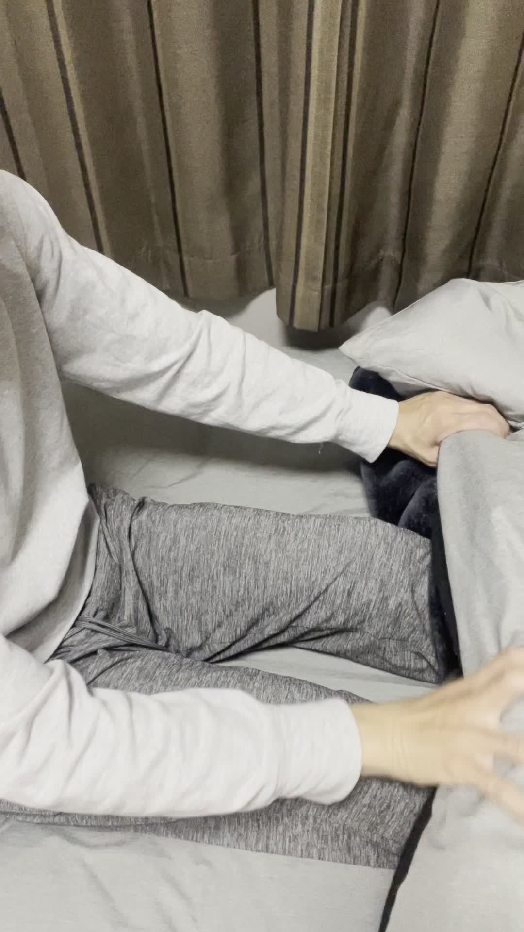 ベッドに入る足元