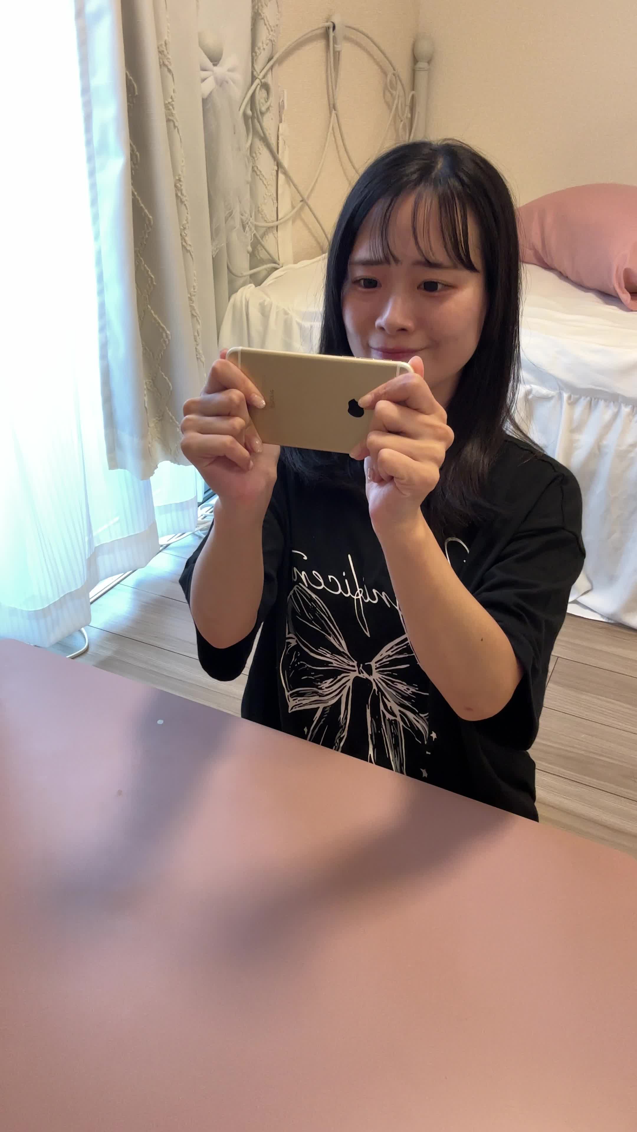 ゲーム画面を見つめながら、「これでラストステージだ」と意気込む姿