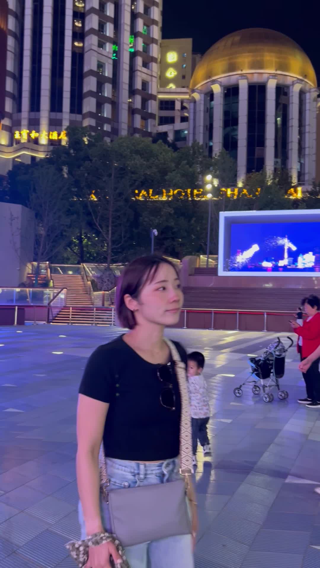 ポーズをとる様子