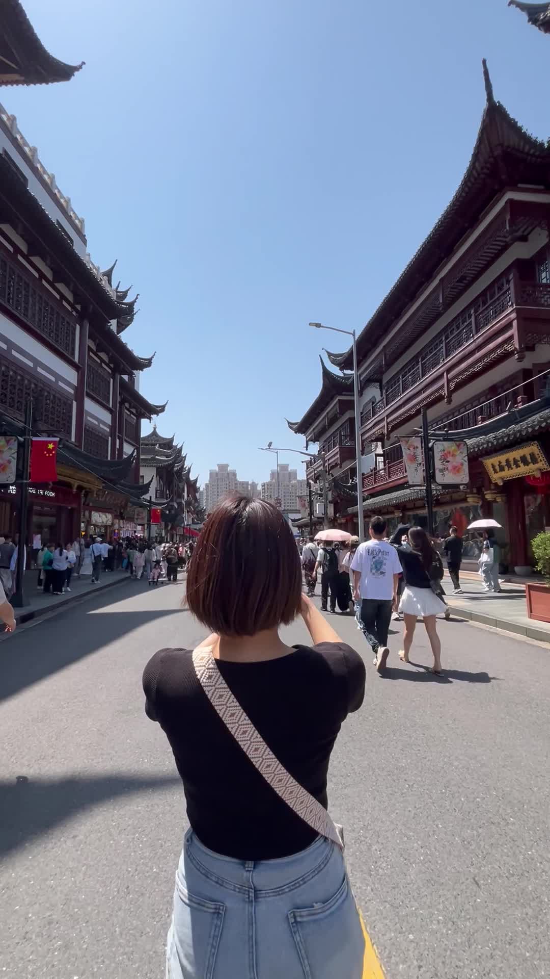 街並みを撮影する様子