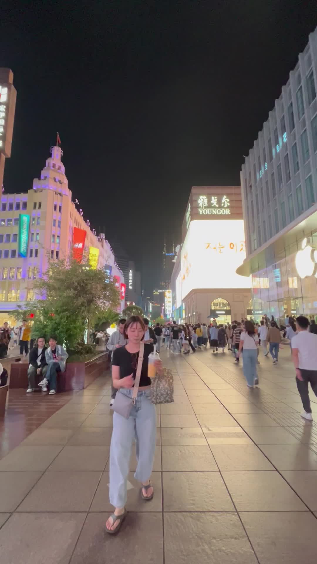 嬉しくてダンスしちゃう様子