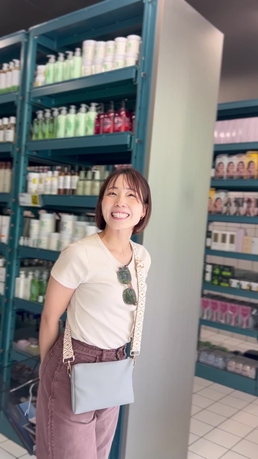 買いたいものが見つかって嬉しい様子