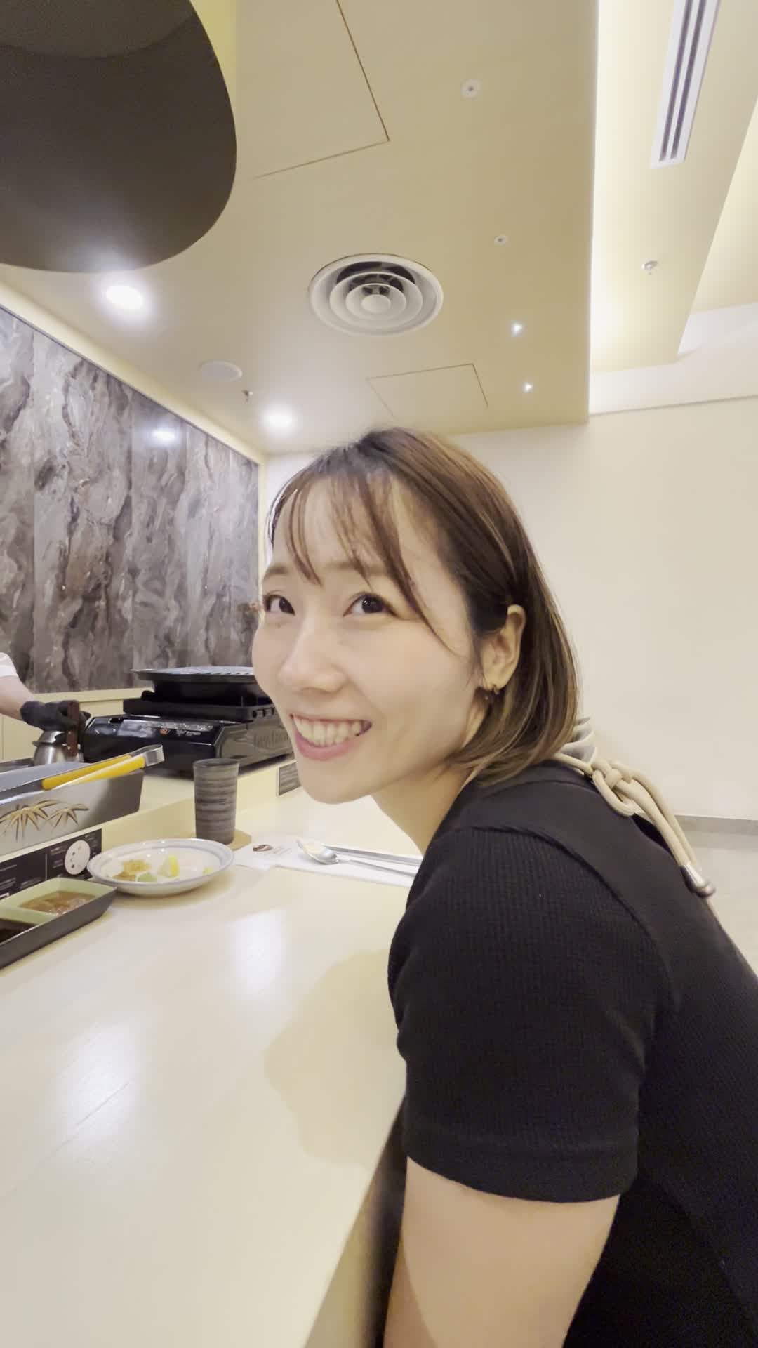 ご飯が出てくるのを待つ様子