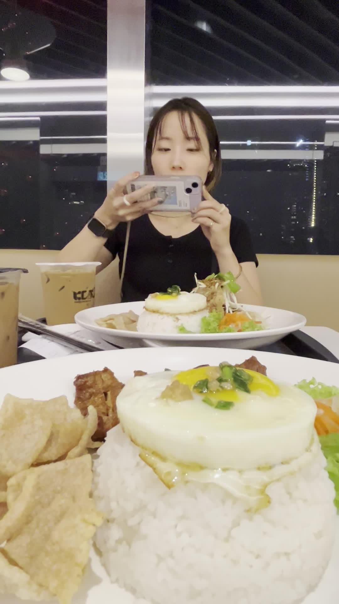 ご飯を撮影する様子2