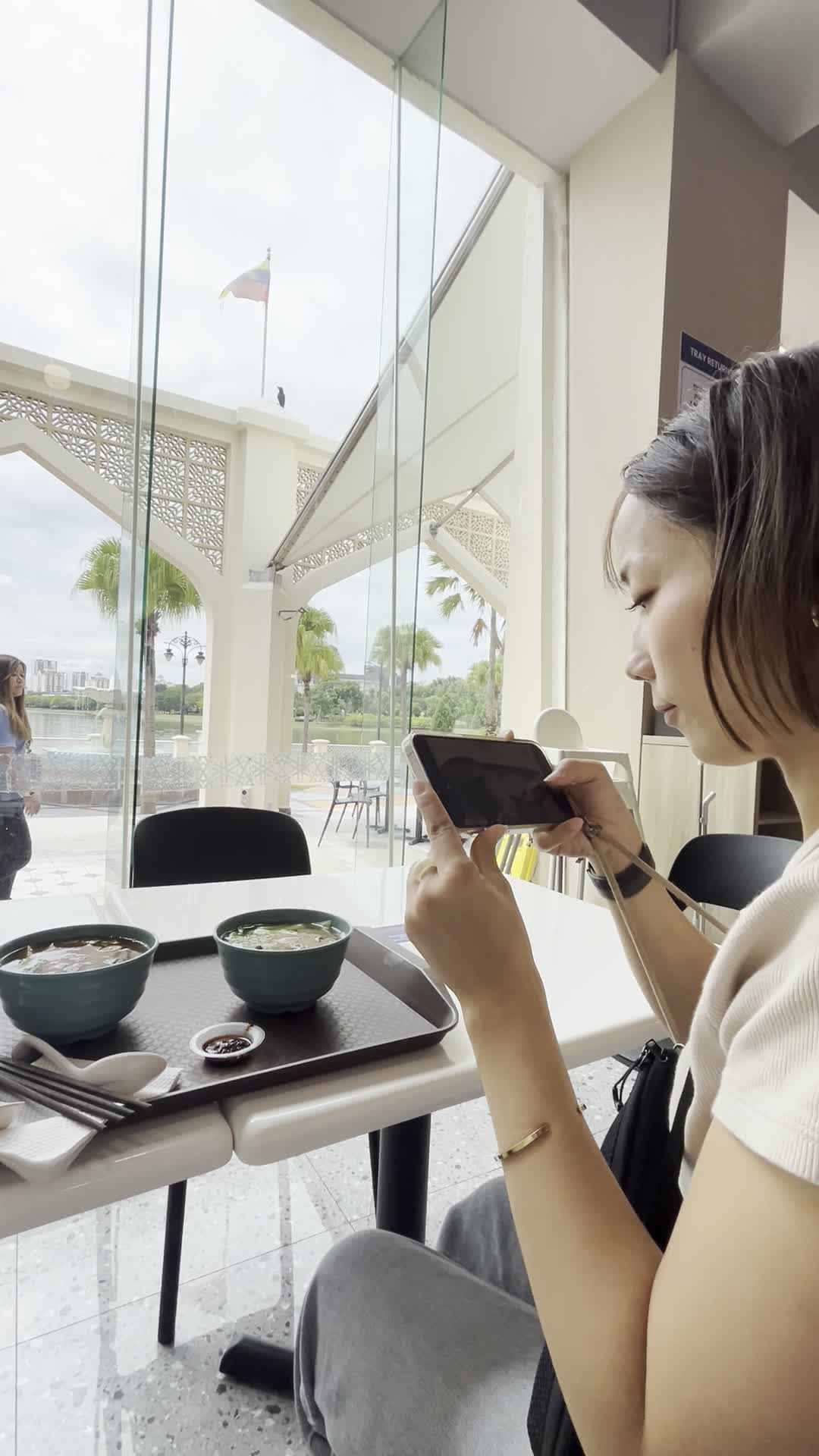 ご飯を撮影する様子3