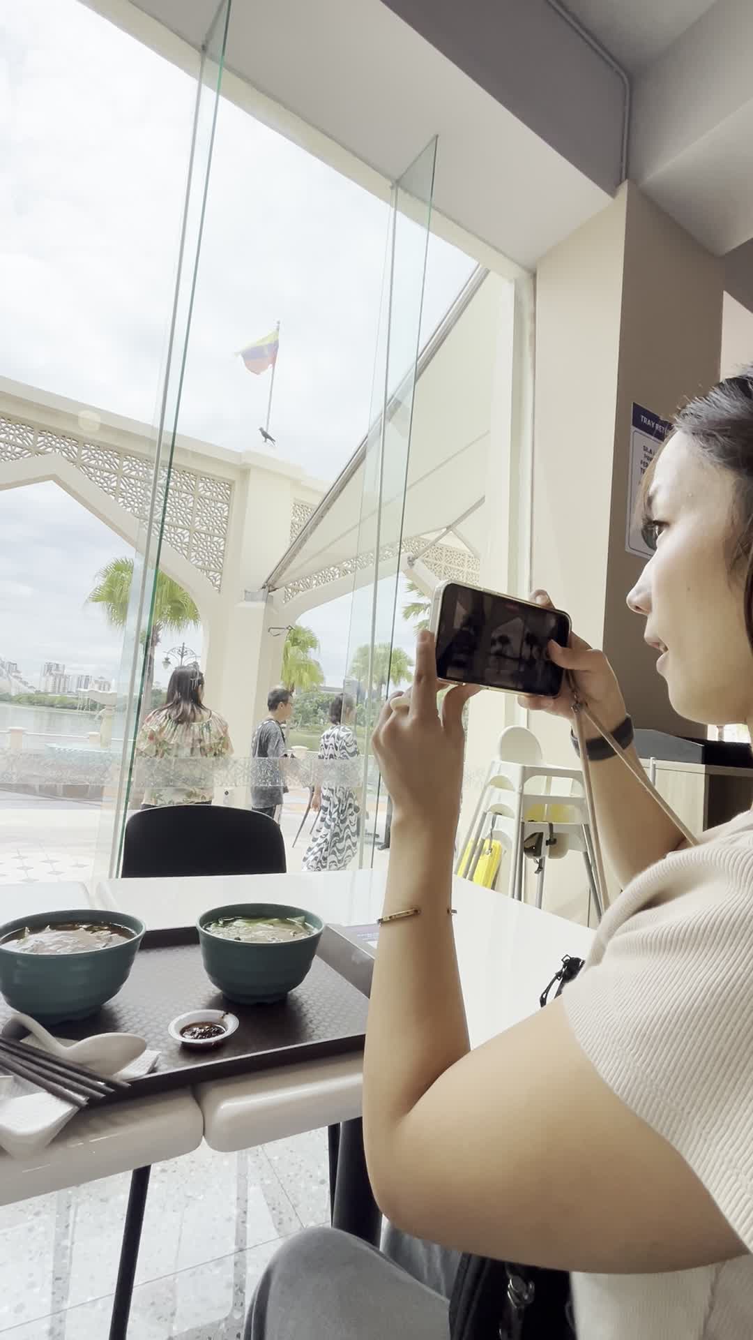 ご飯を撮影する様子4