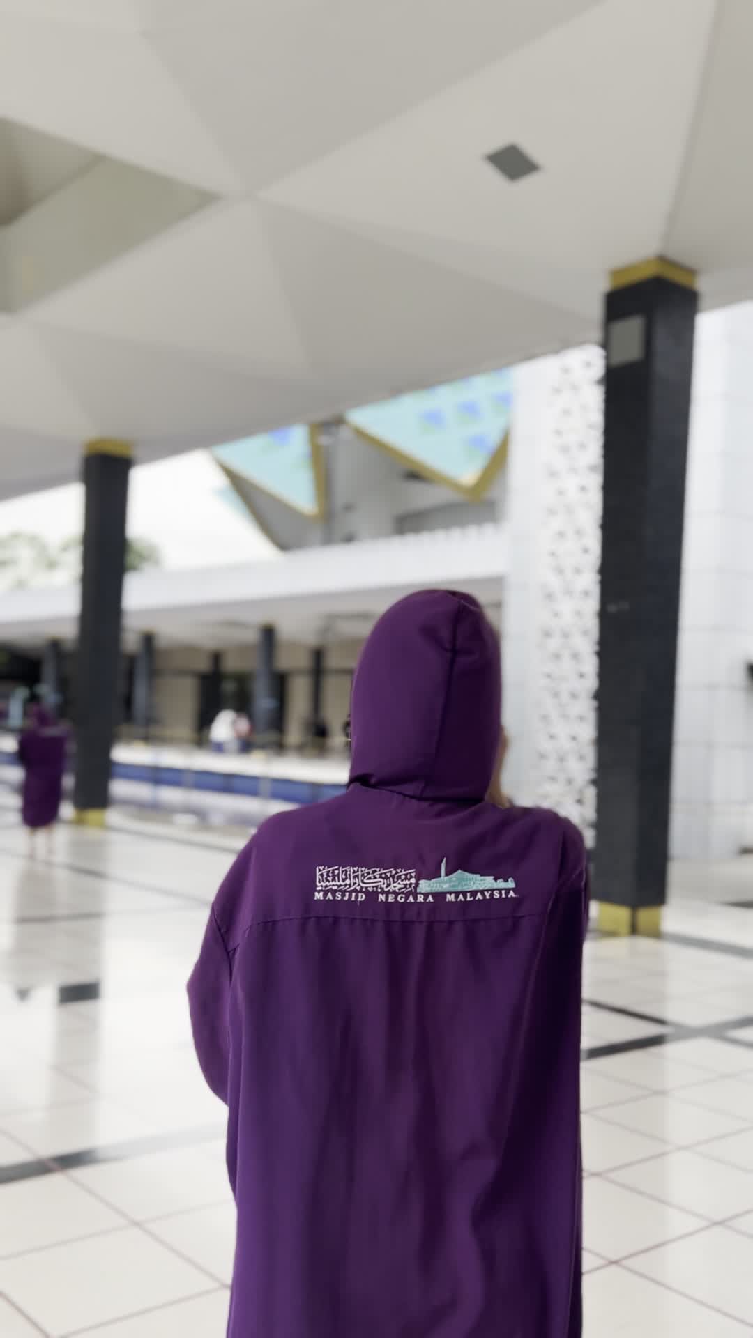 サクサク歩く様子