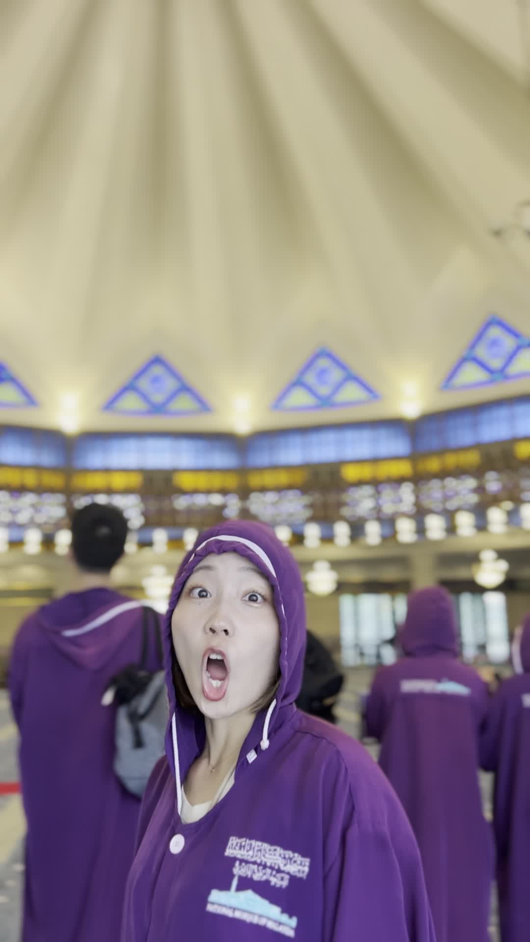 すごぉーいと口を開く様子