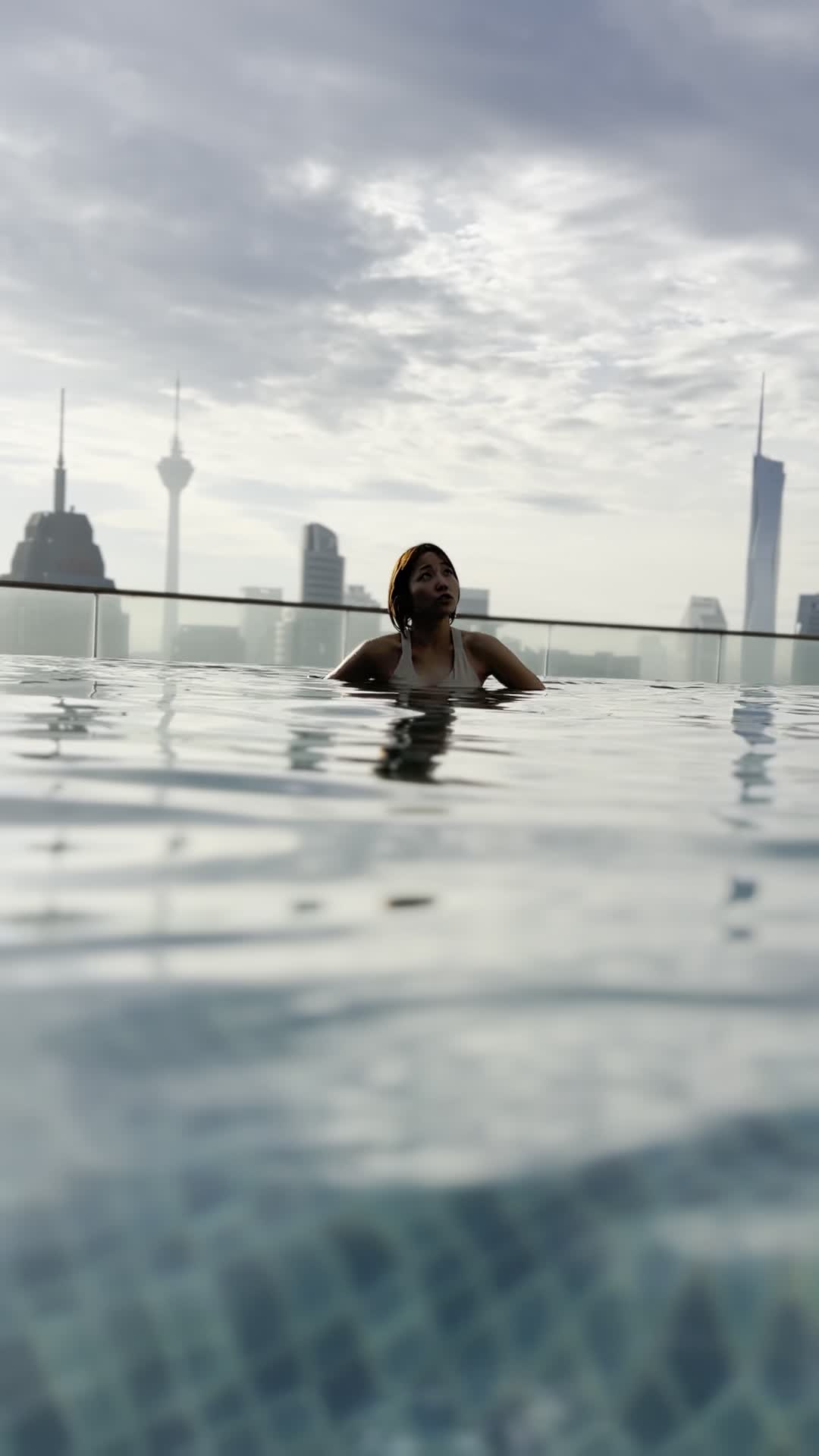 プールはいいねぇ