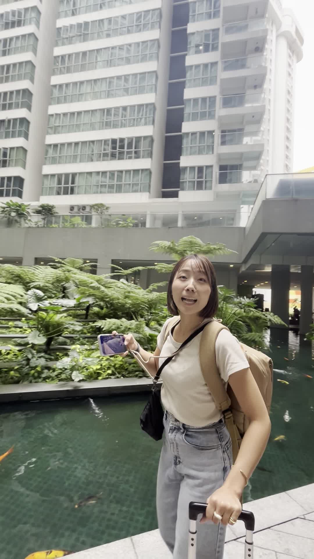 建物に感動する様子