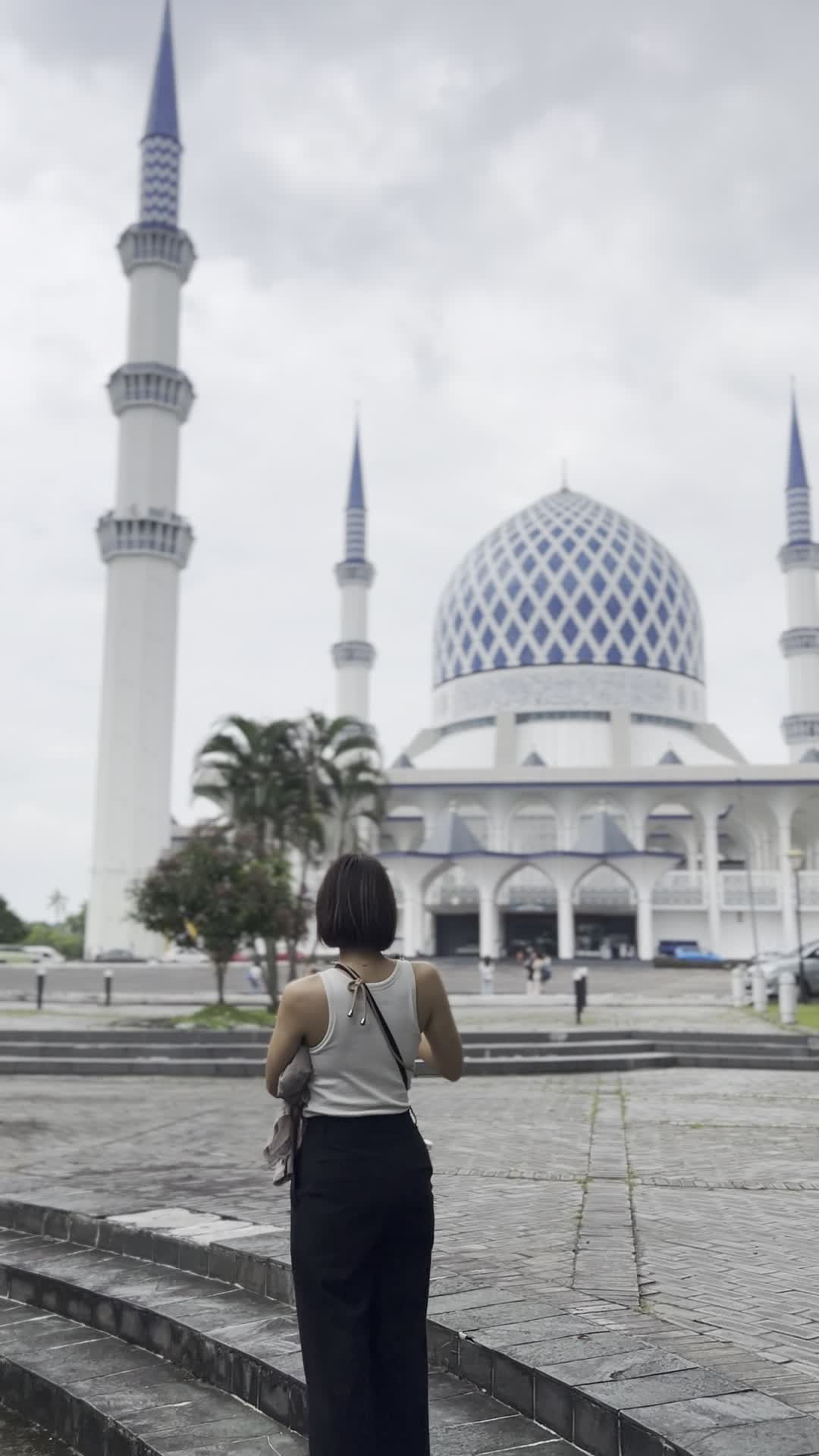 建物を撮影する様子