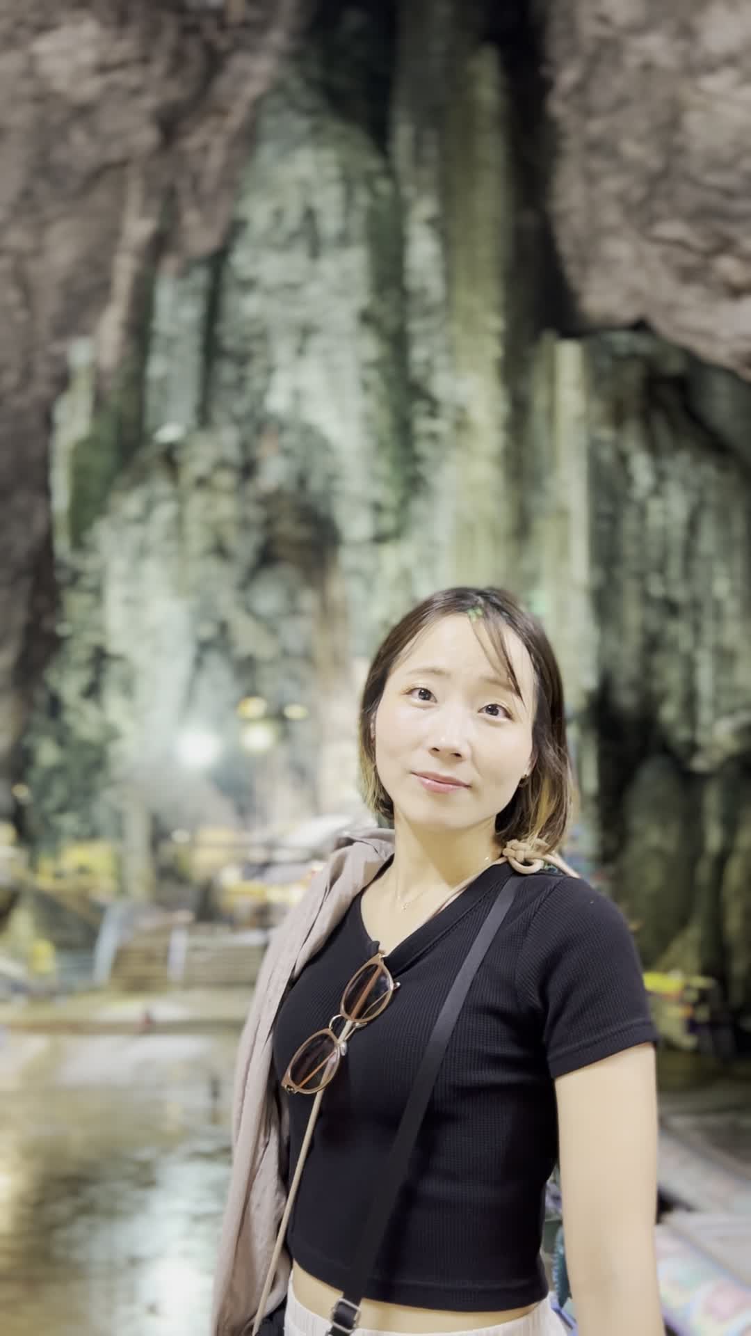 撮影スポットでポーズする様子