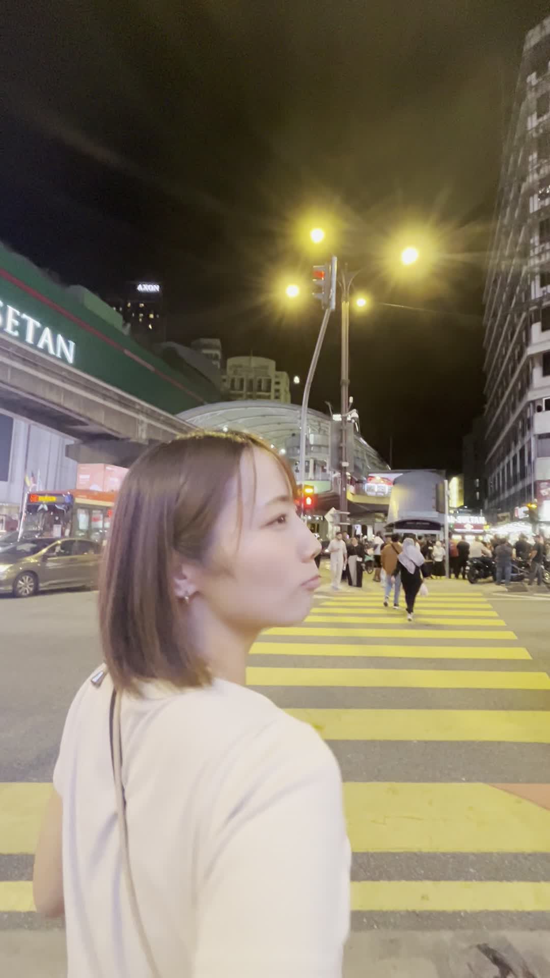 信号待ちで踊る様子