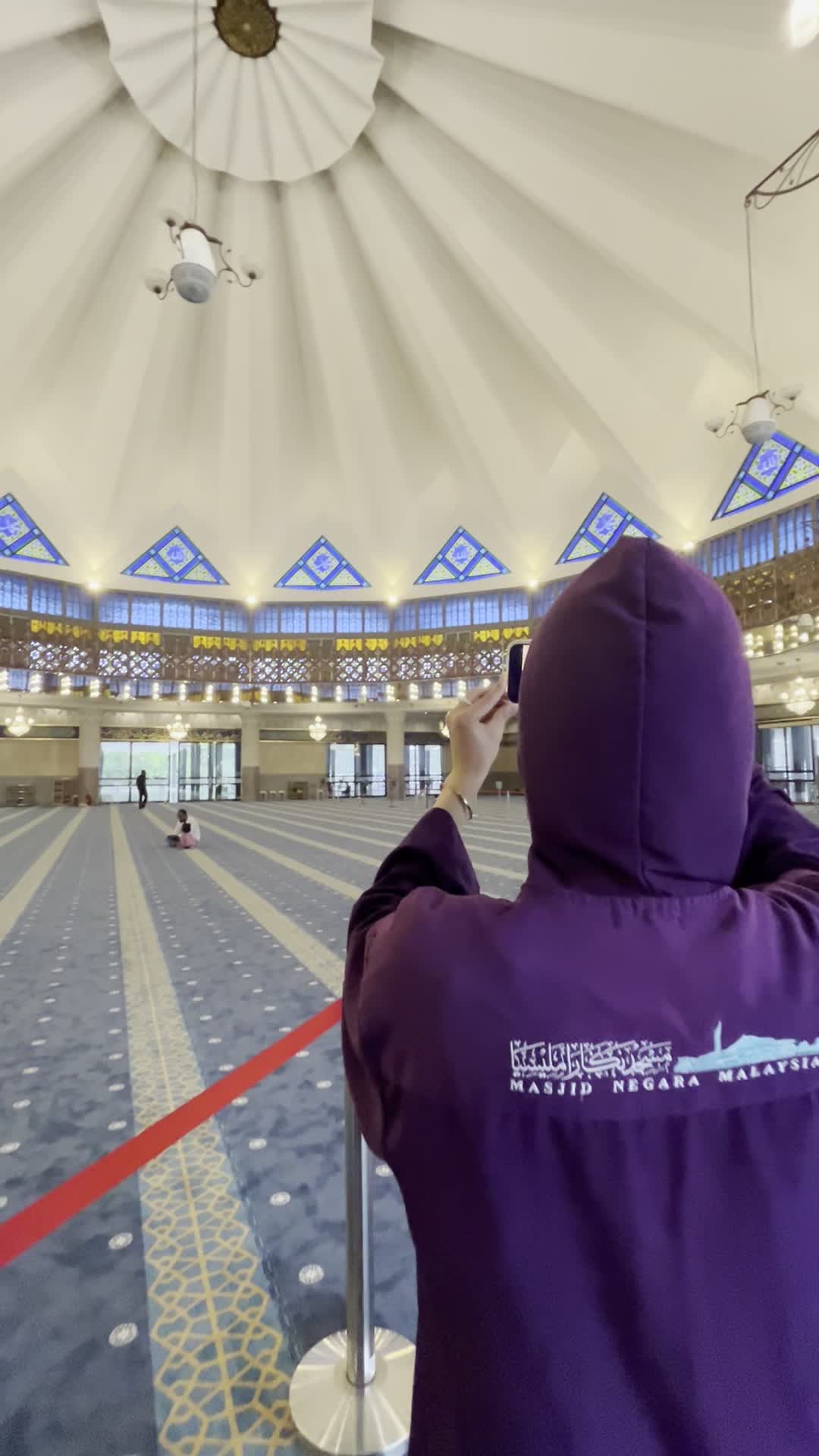 真剣な眼差しで撮影する様子