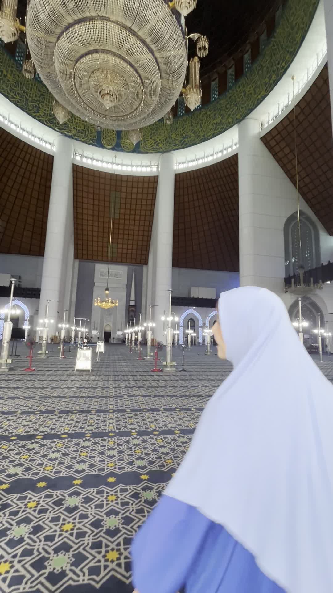 天井を撮影する様子