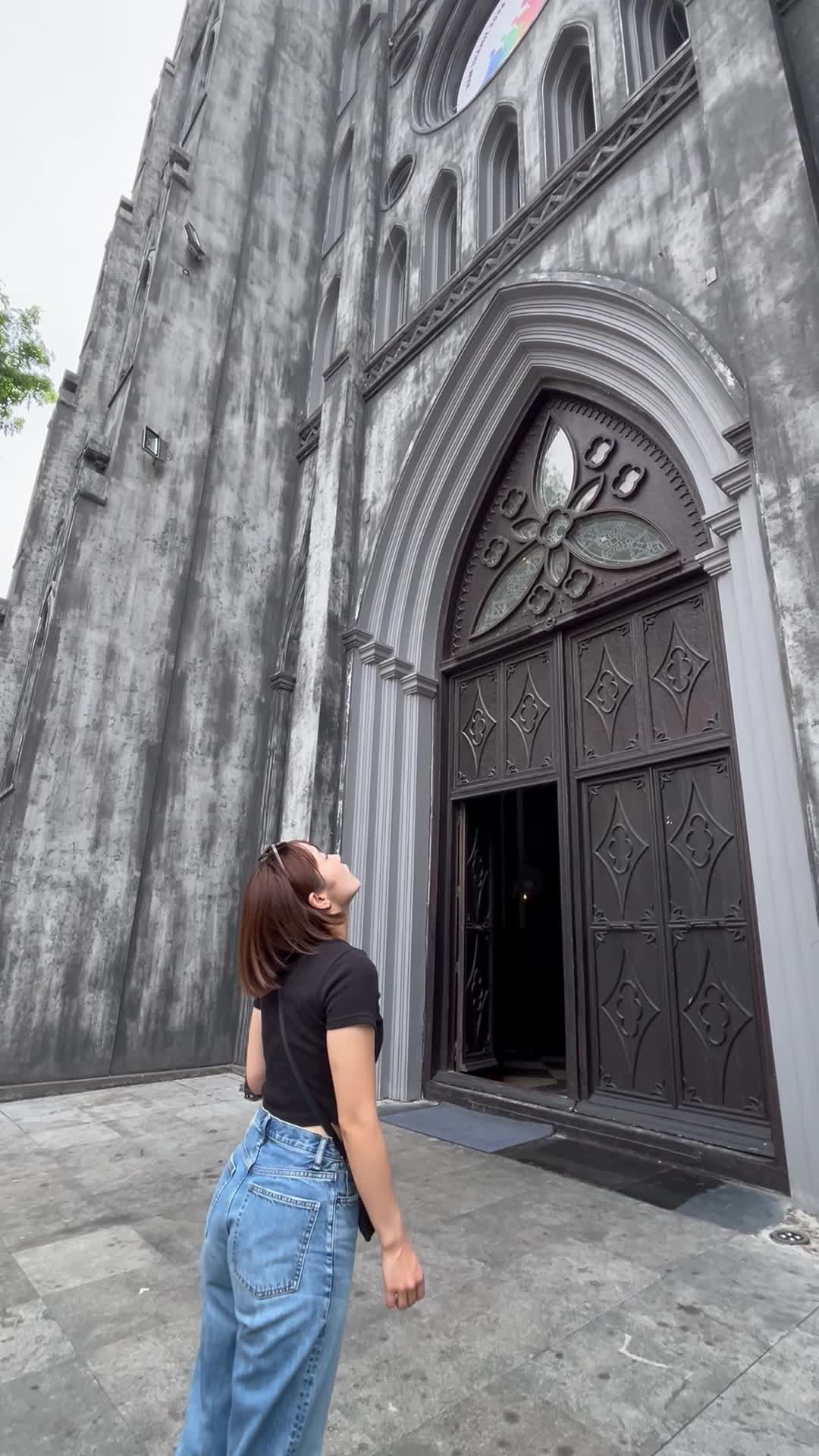 高さに驚く様子