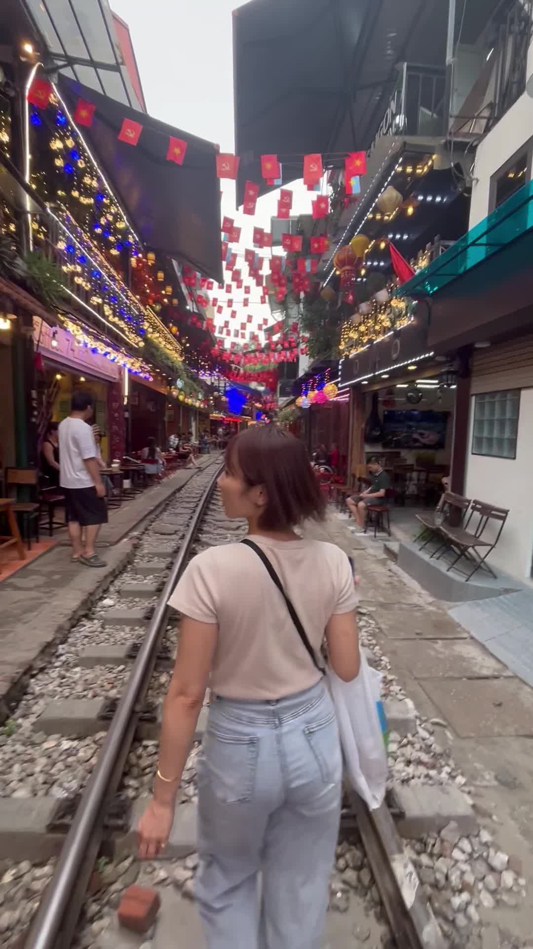 線路の上を歩く様子2