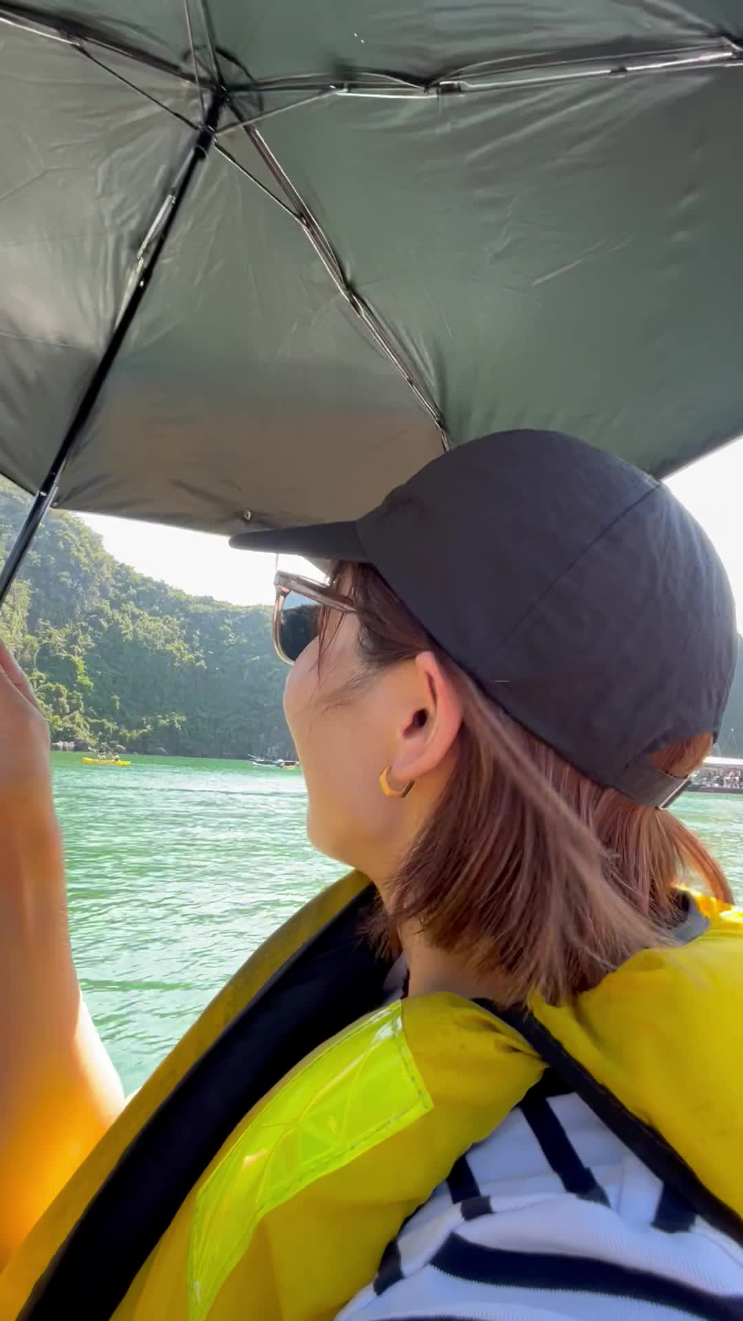 日傘をさす様子