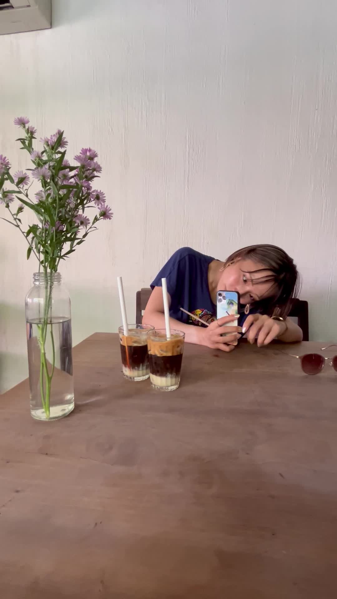 オシャレに撮ろうと必死な様子