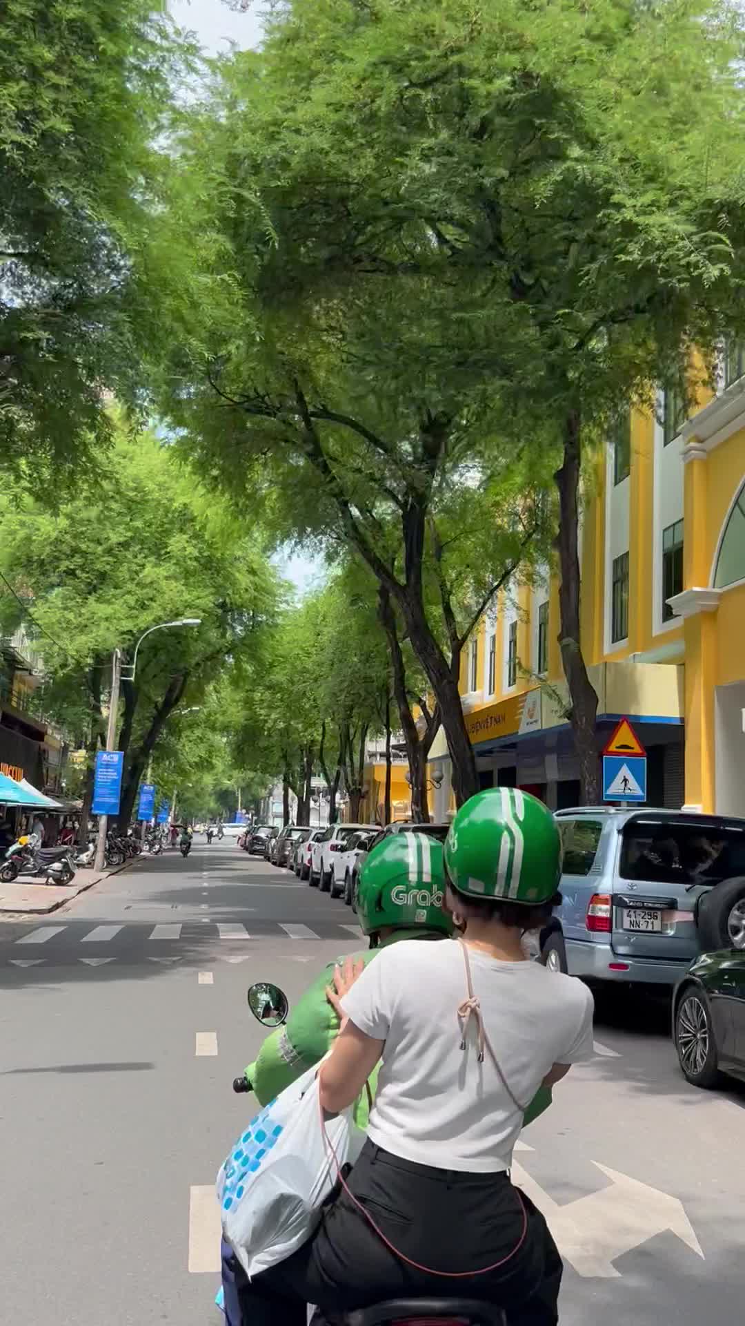 バイクで街を散策