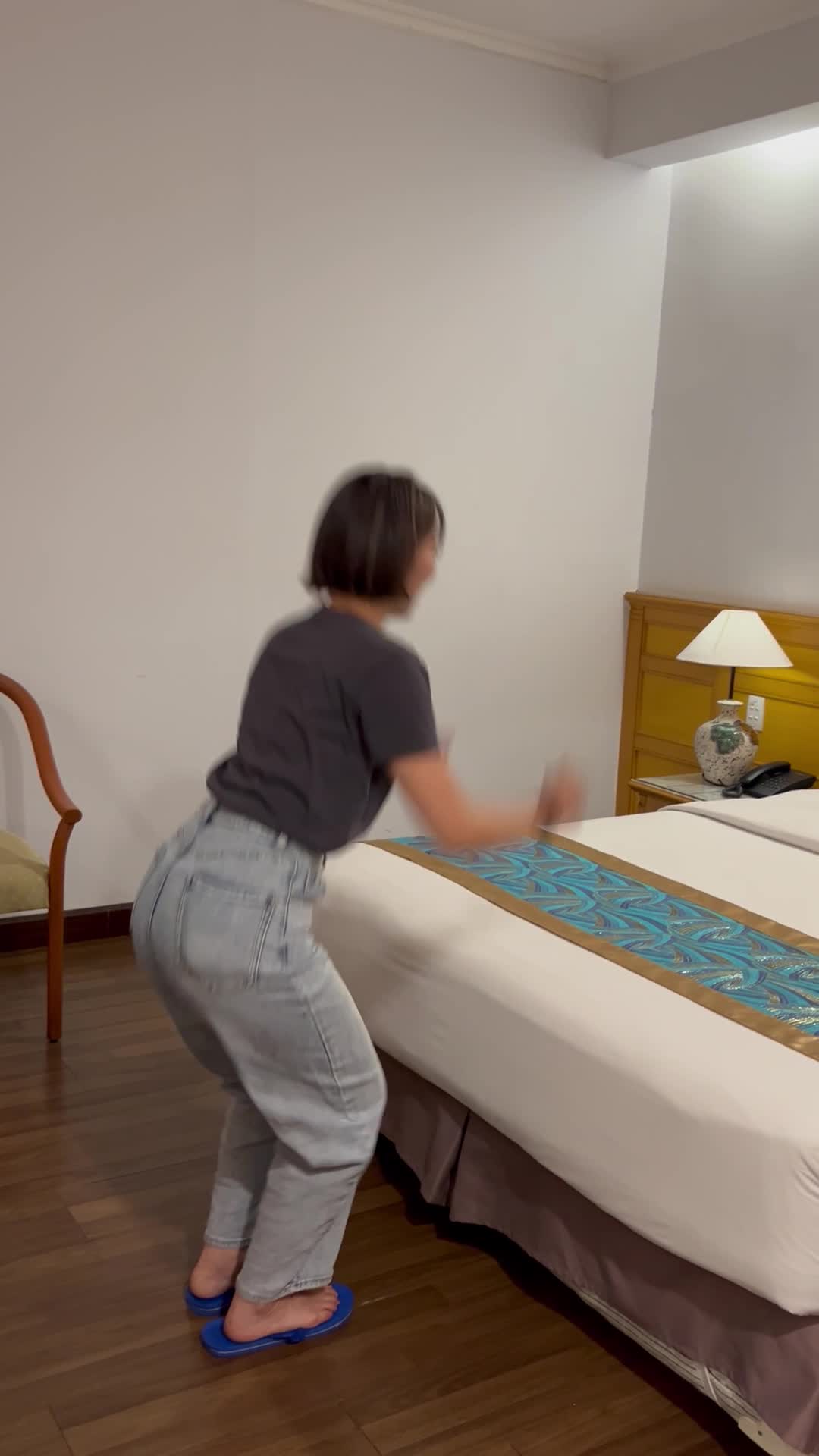 ベッドにダイブ