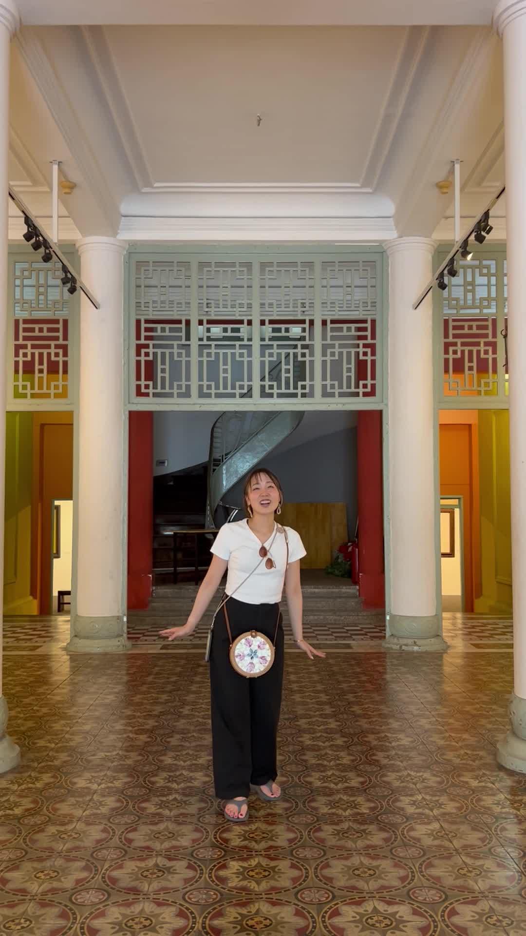 遠目でポーズする様子