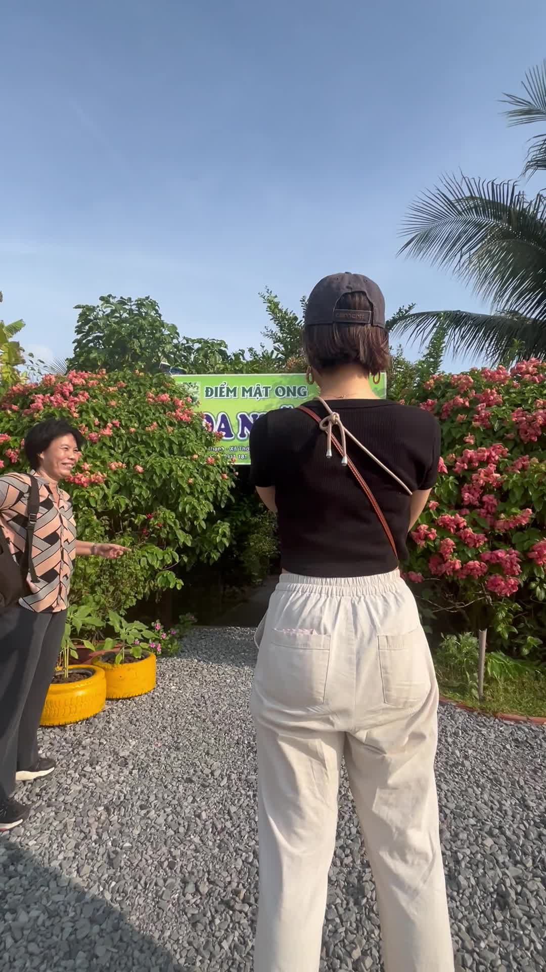 看板を撮る様子