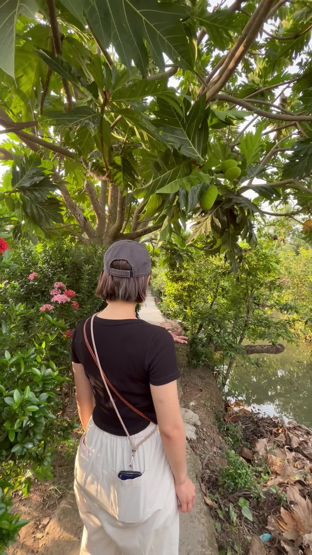 ガイドさんに説明を受ける様子