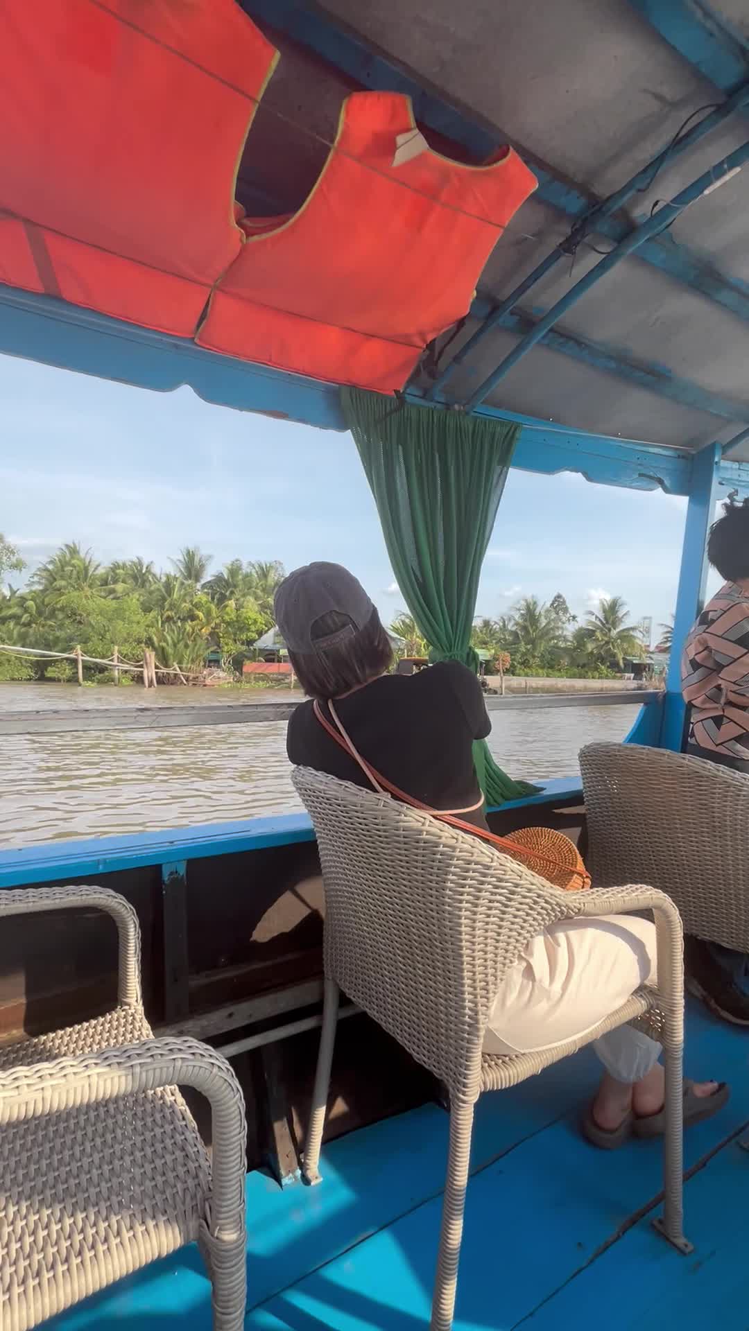 船に揺られる様子