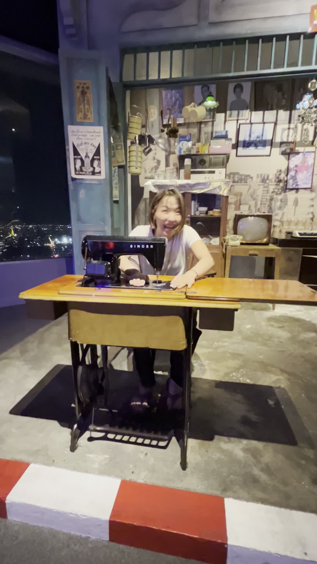 足で漕ぐミシン！？