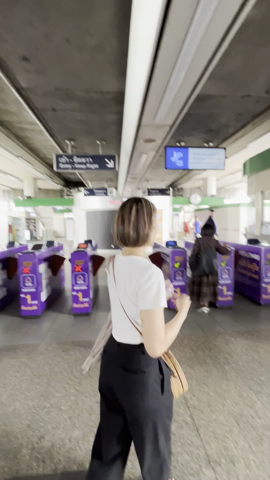 私についてきて！