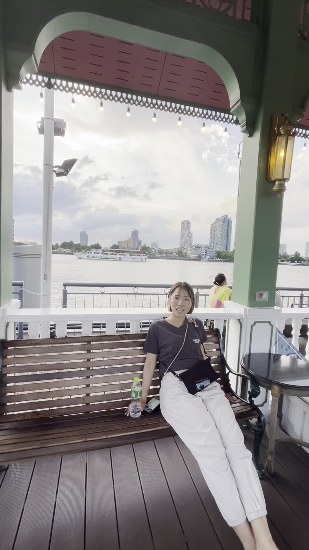 口を膨らませてぷぅ～