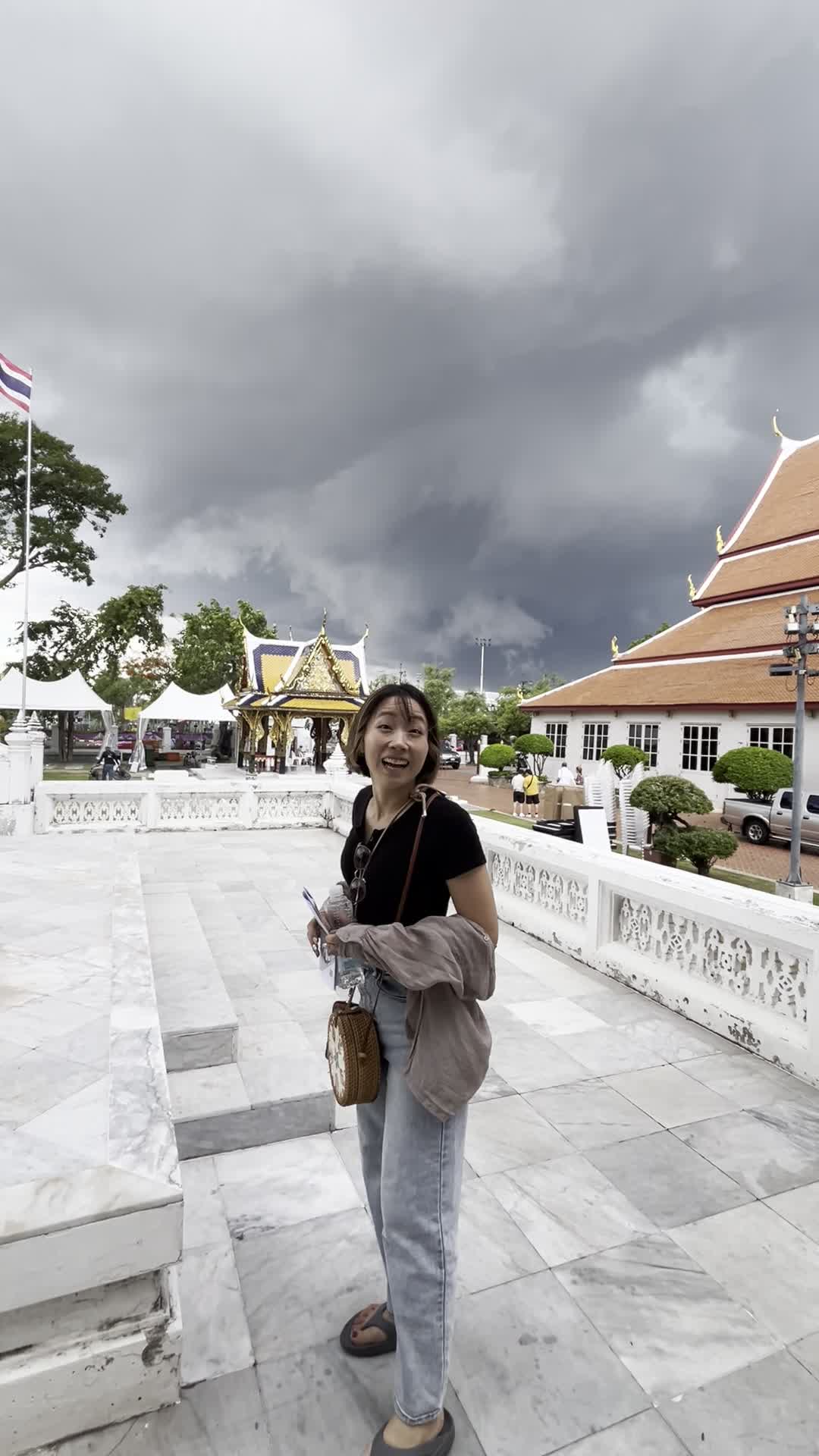 今にも雨が降りそうな雲