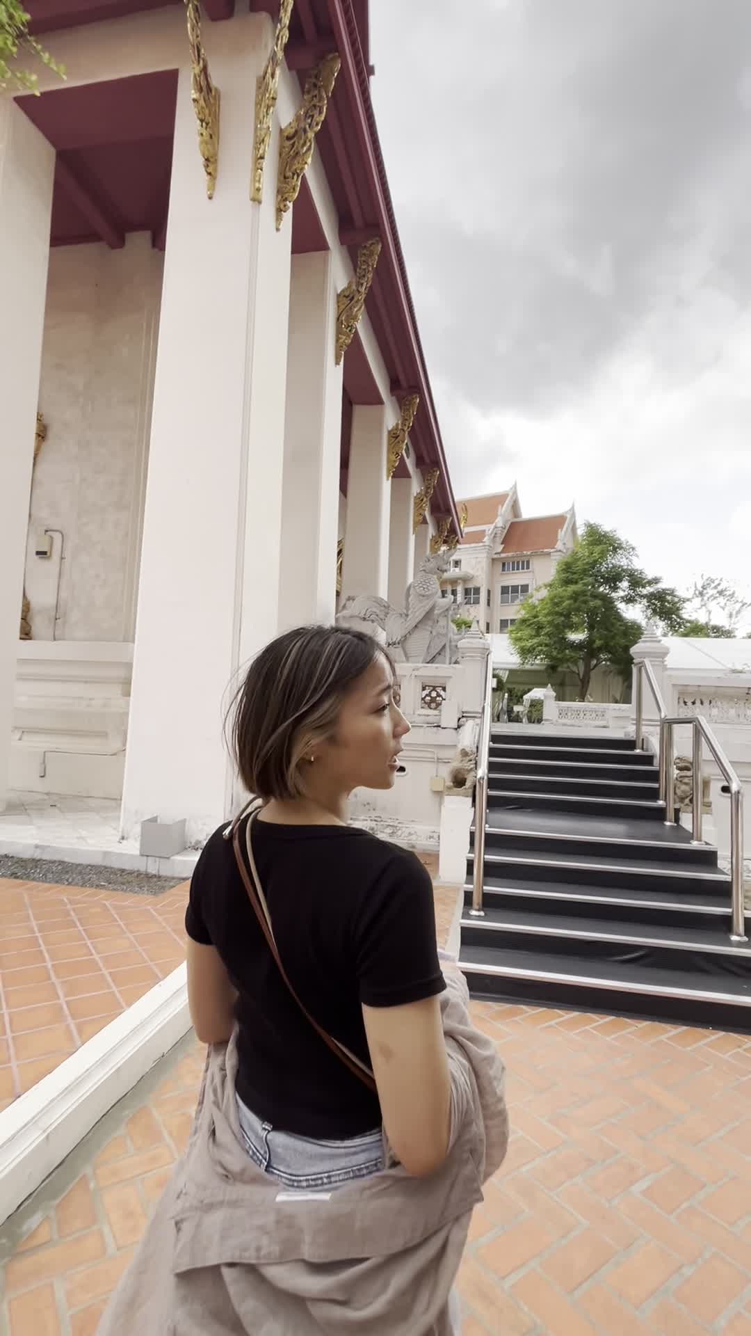 階段を上って上へ