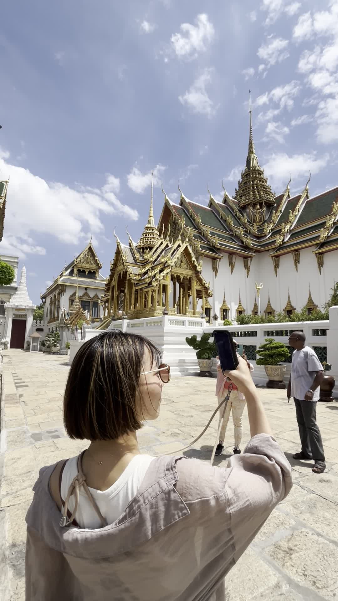 観光スポットで写真撮影