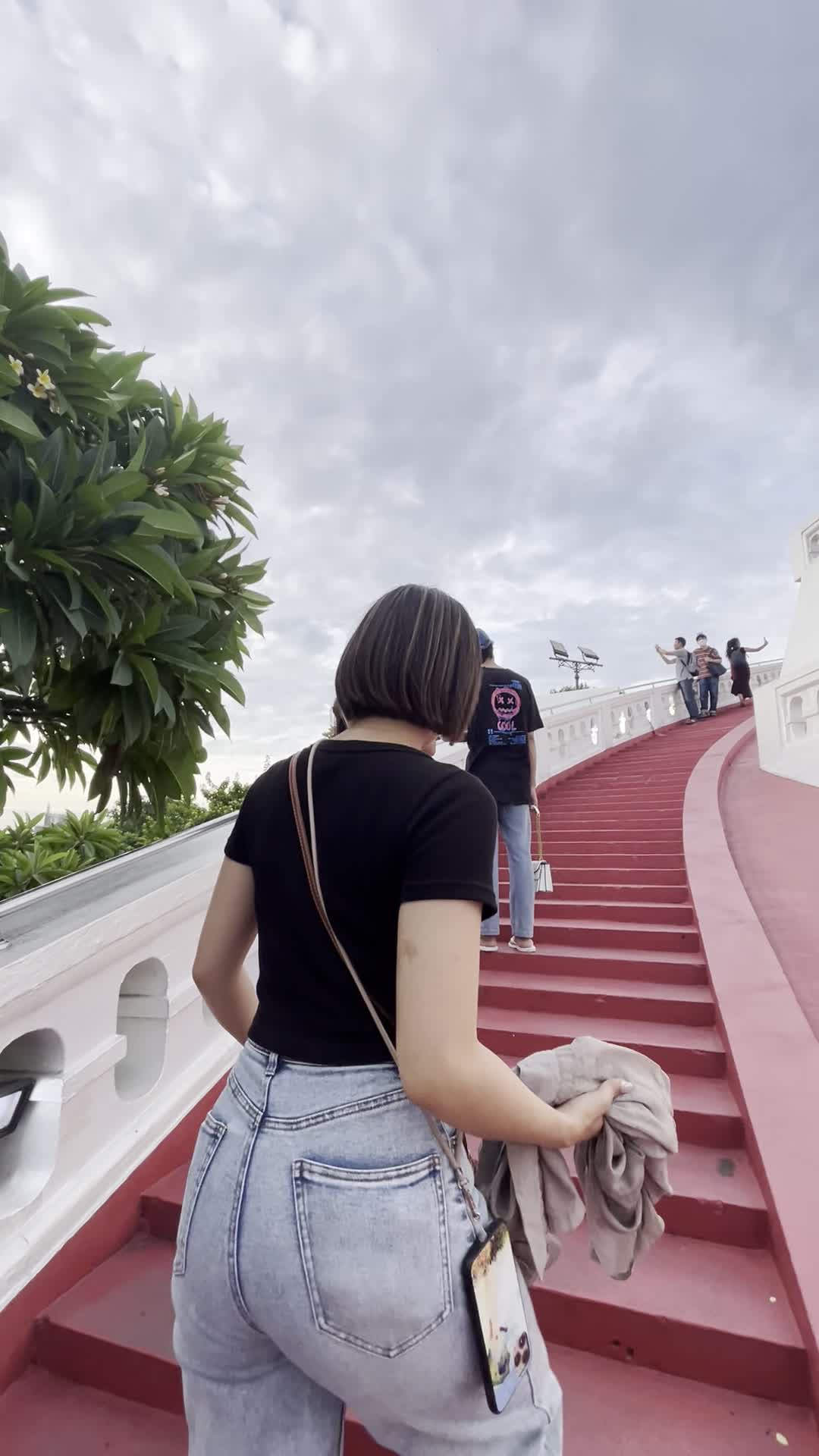 めーちゃくちゃ長い階段