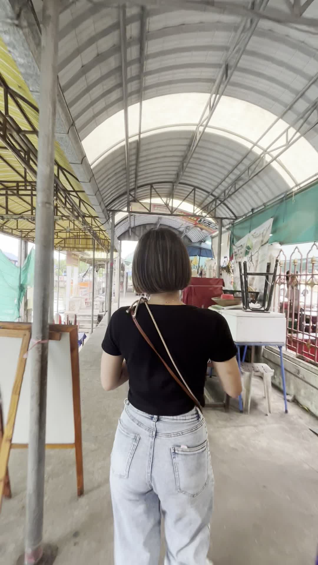 ボート乗り場に向かう様子