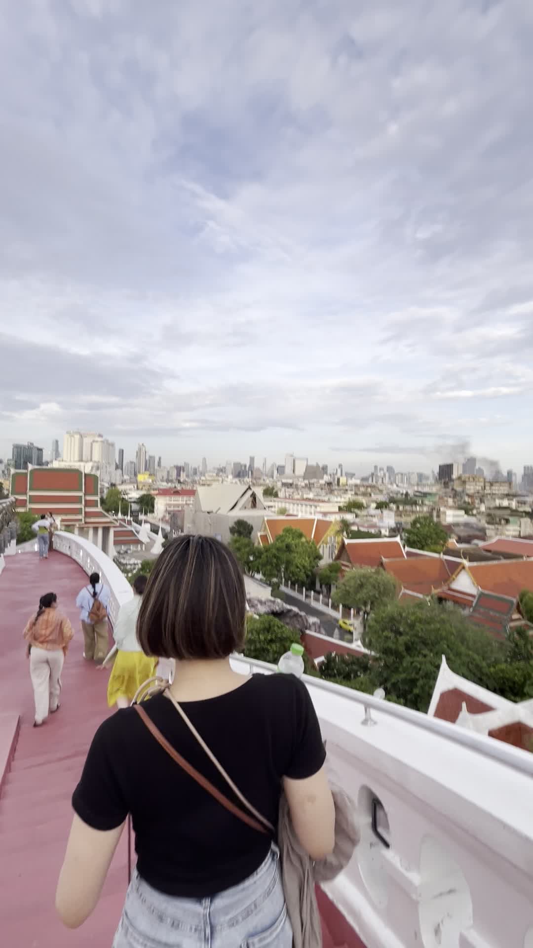 まだまだ階段下るよ～