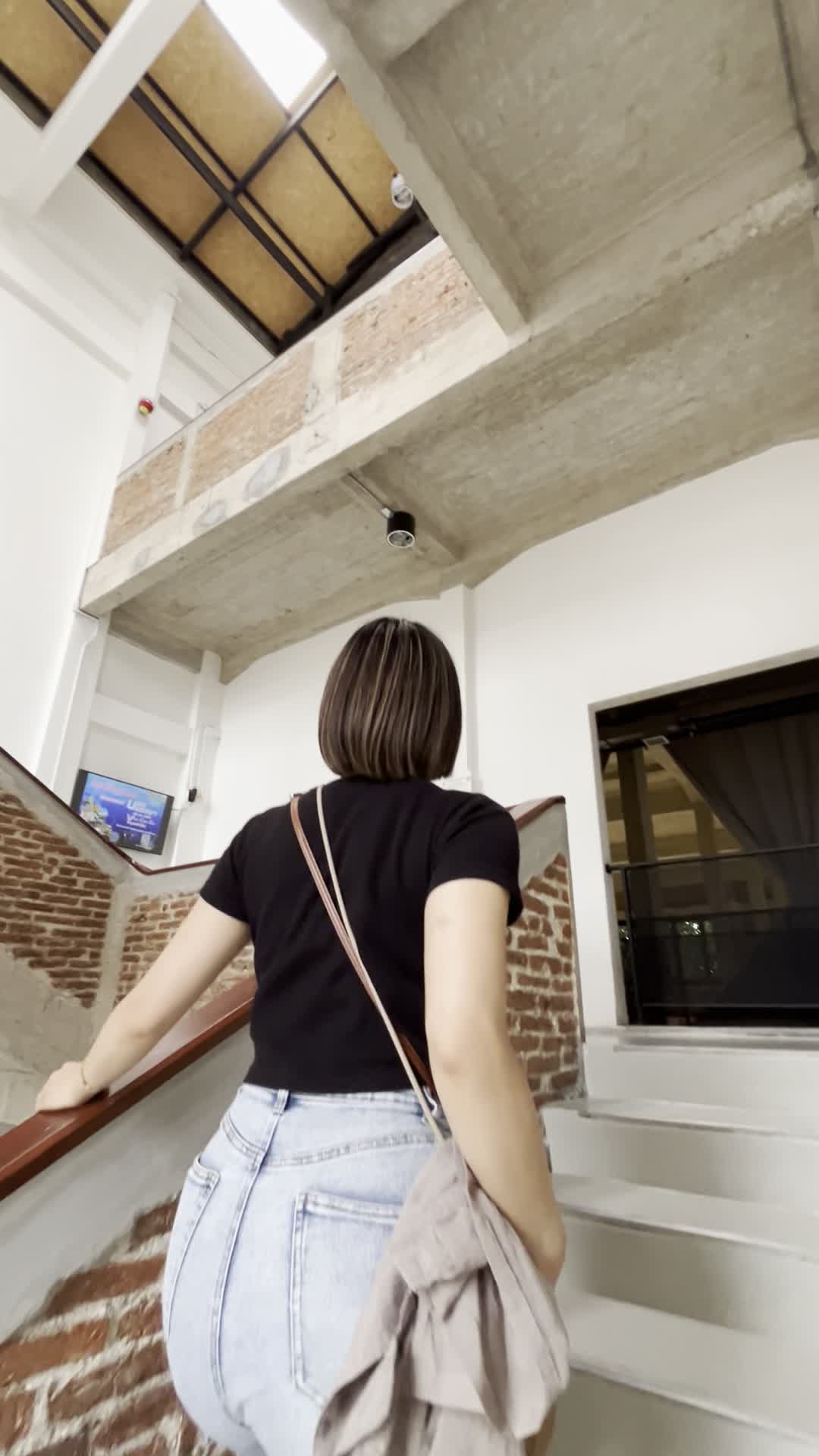 まだ先に階段が