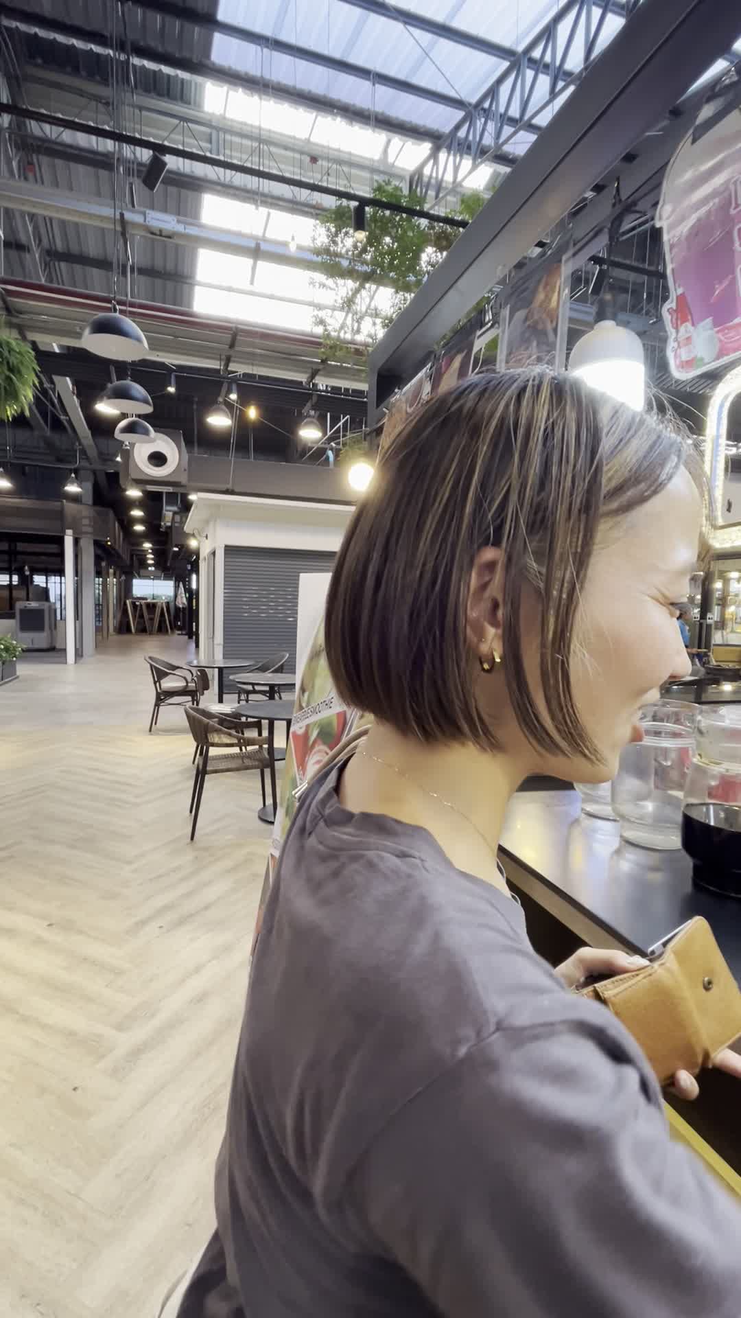 お釣りをもらう様子