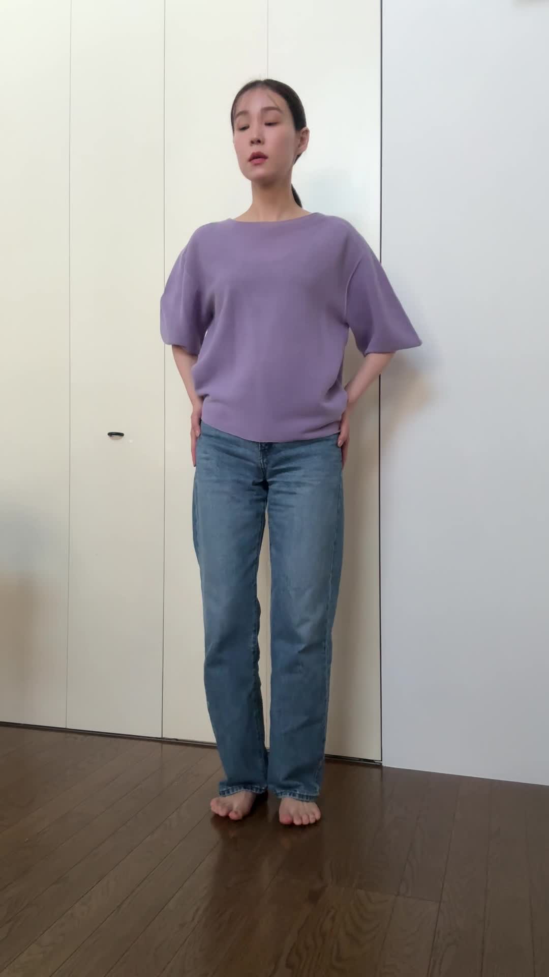 軽くジャンプして床の反応を確認しているような動作