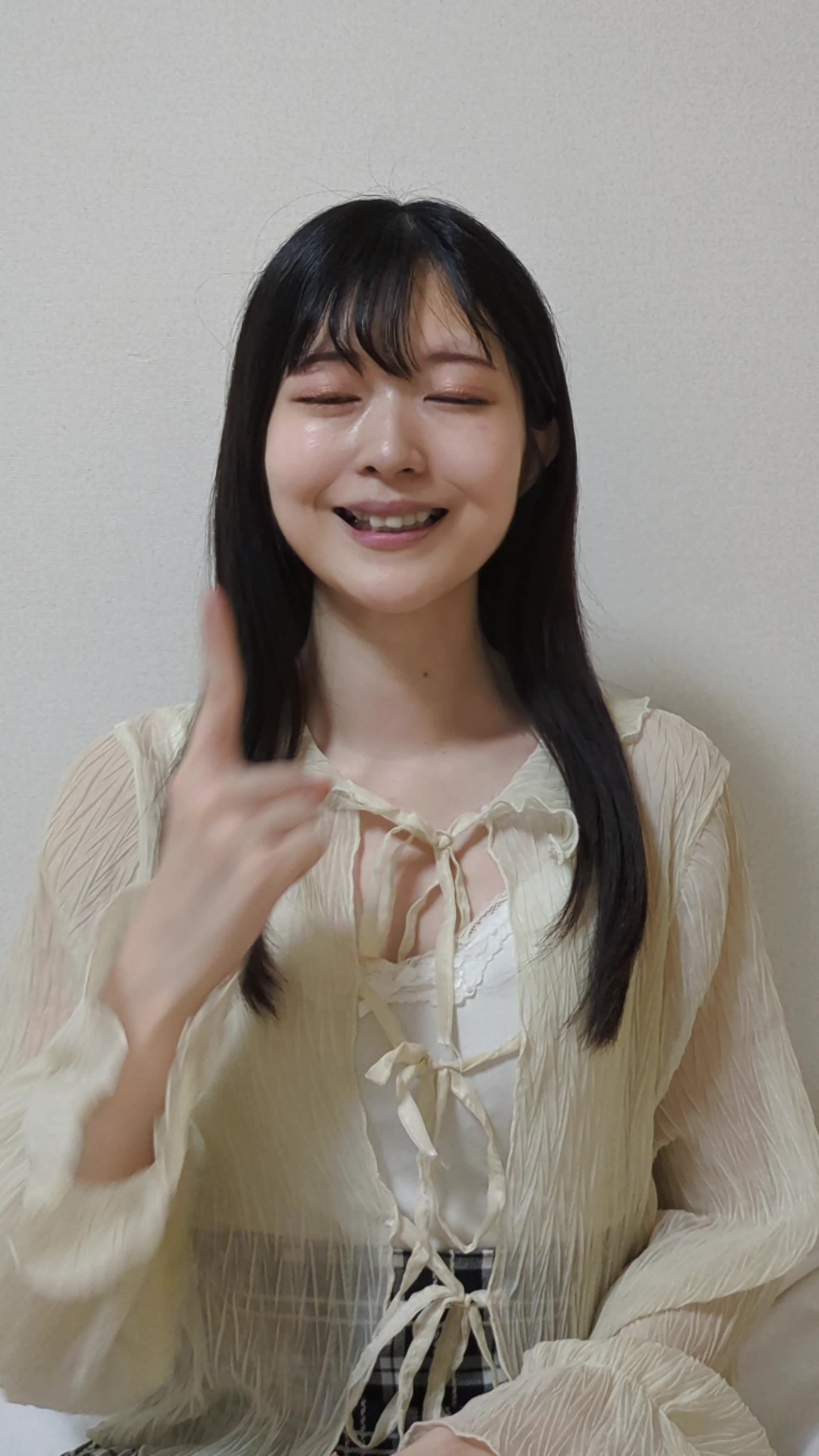 指で歯を指しながら「よし、やってみよう！」と決意する姿