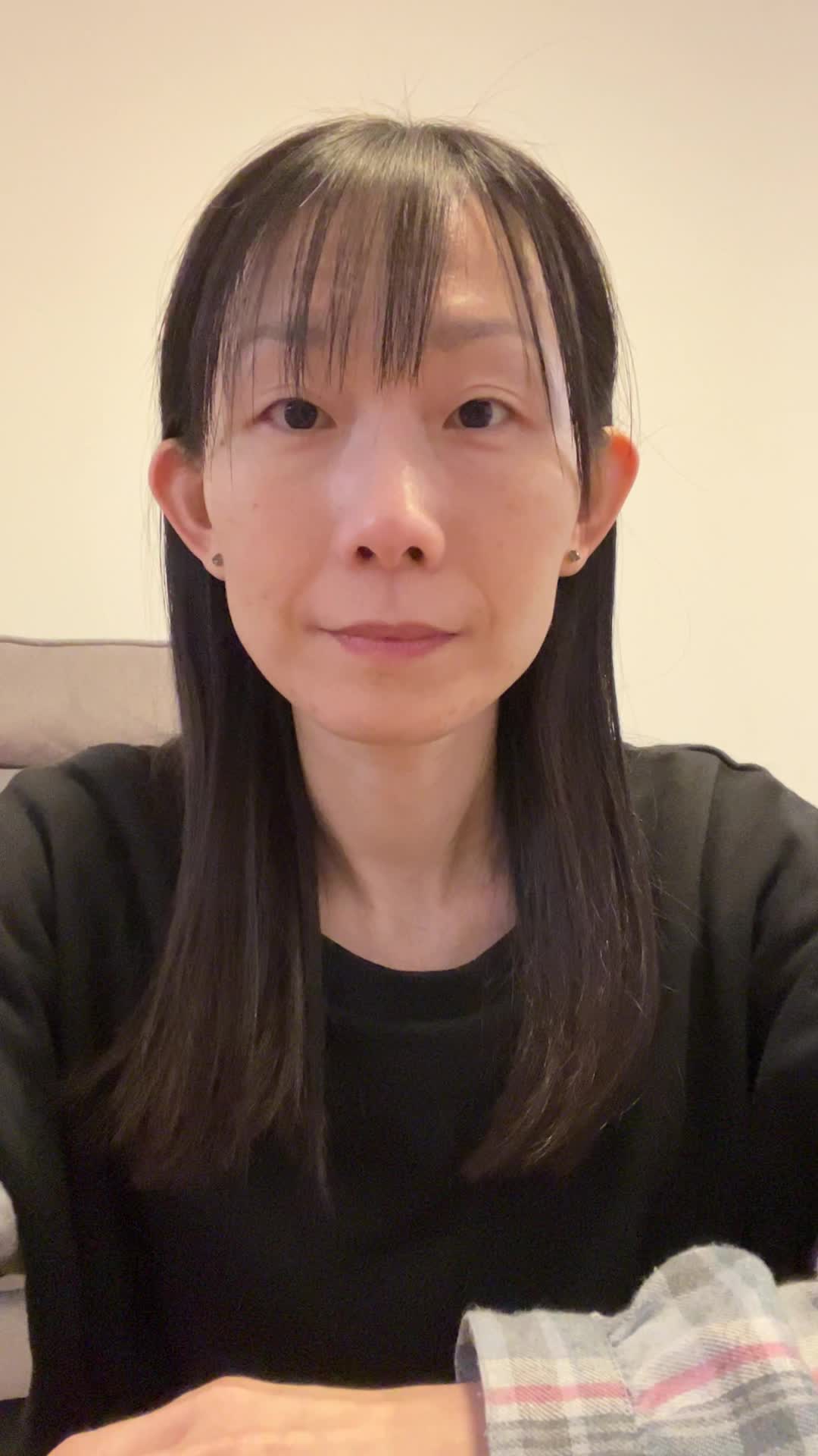 指で歯を指しながら「よし、やってみよう！」と決意する姿