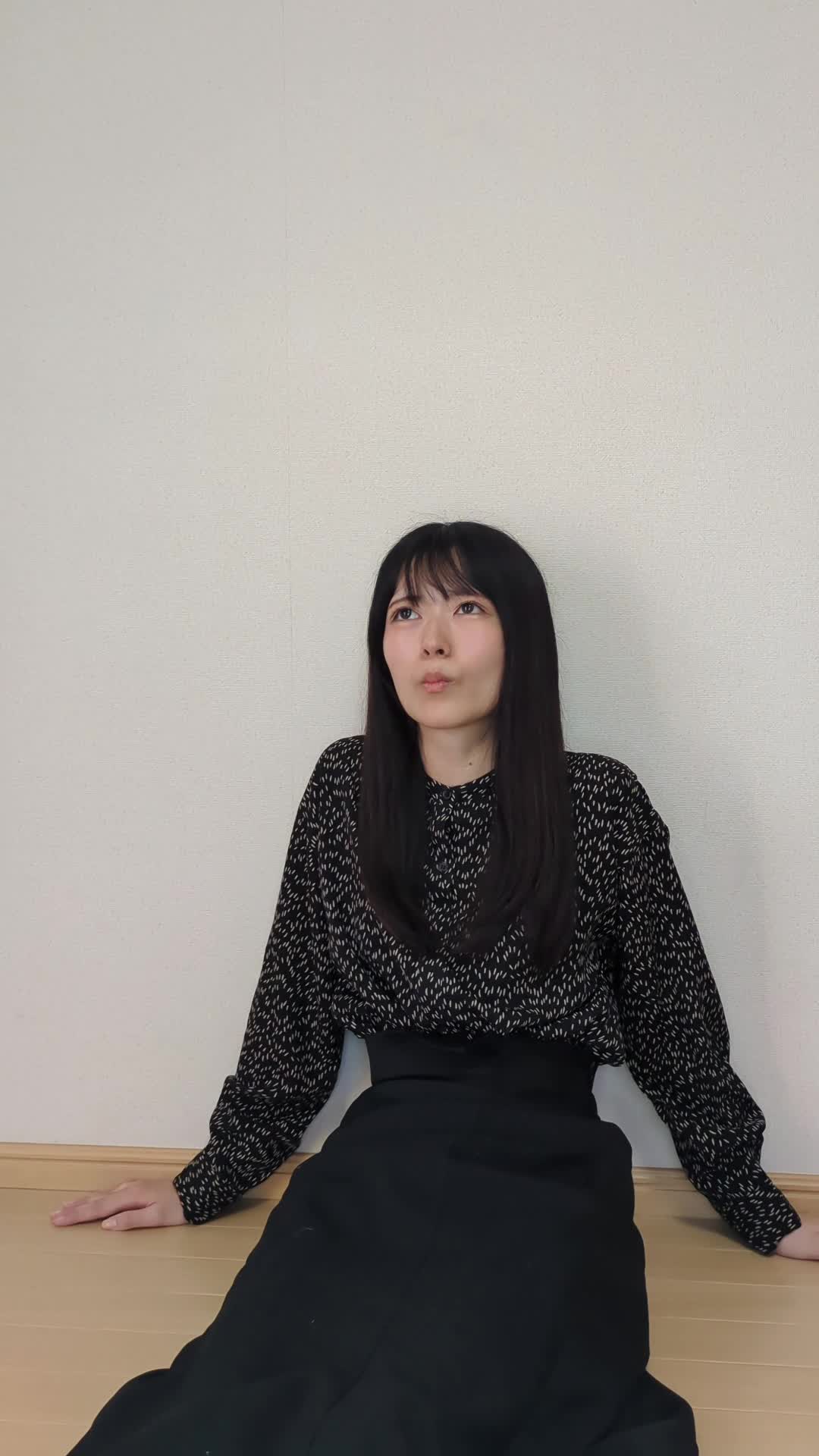 床で「今の価格で売れるか試してみるか」と決意する表情